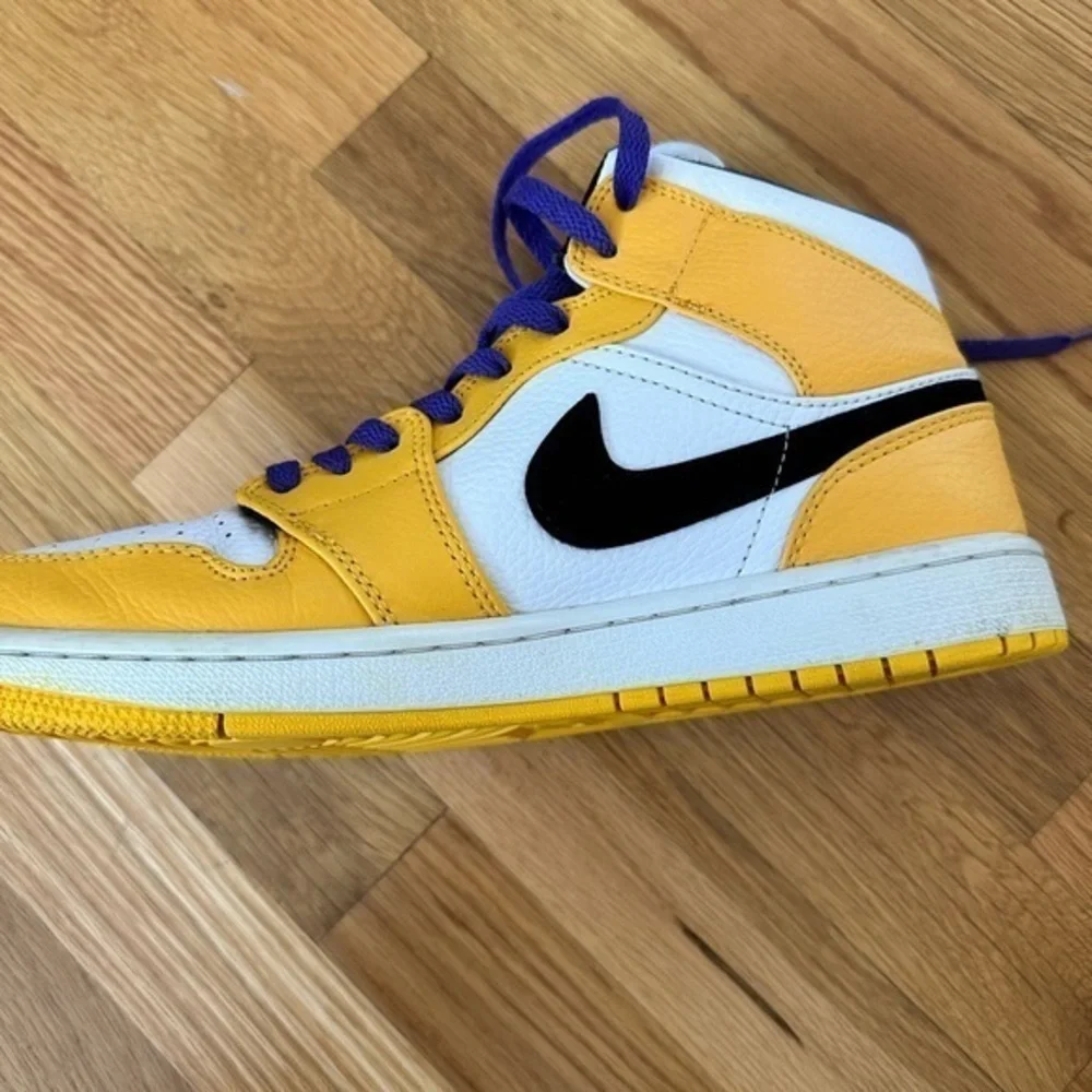 Size‎ 9.5 - Air Jordan 1 Mid Lakers.  LOOK BRAND NEW.  AUTHENTIC GUARANTEED